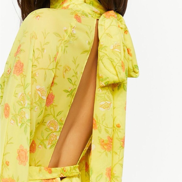 Forever 21 Floral Chiffon Bell-Sleeve Romper size large - Picture 2 of 5